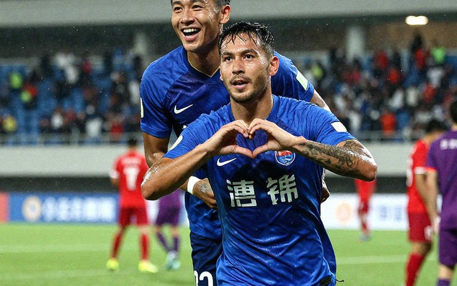 Bên lề V.League: sự tự tin của lời bình và khoảng trống của dữ liệu